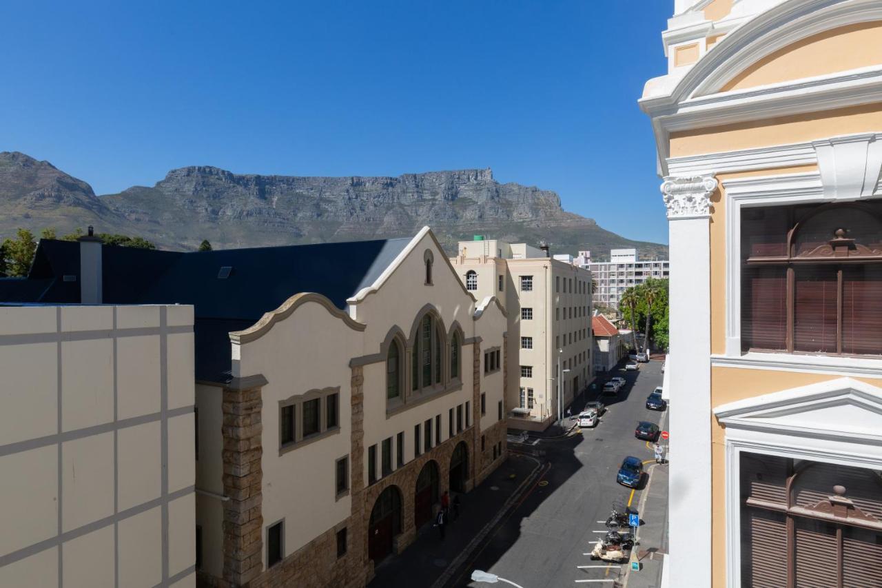 Tuynhuys Centre Iconic View Of Table Mountain Le Cap